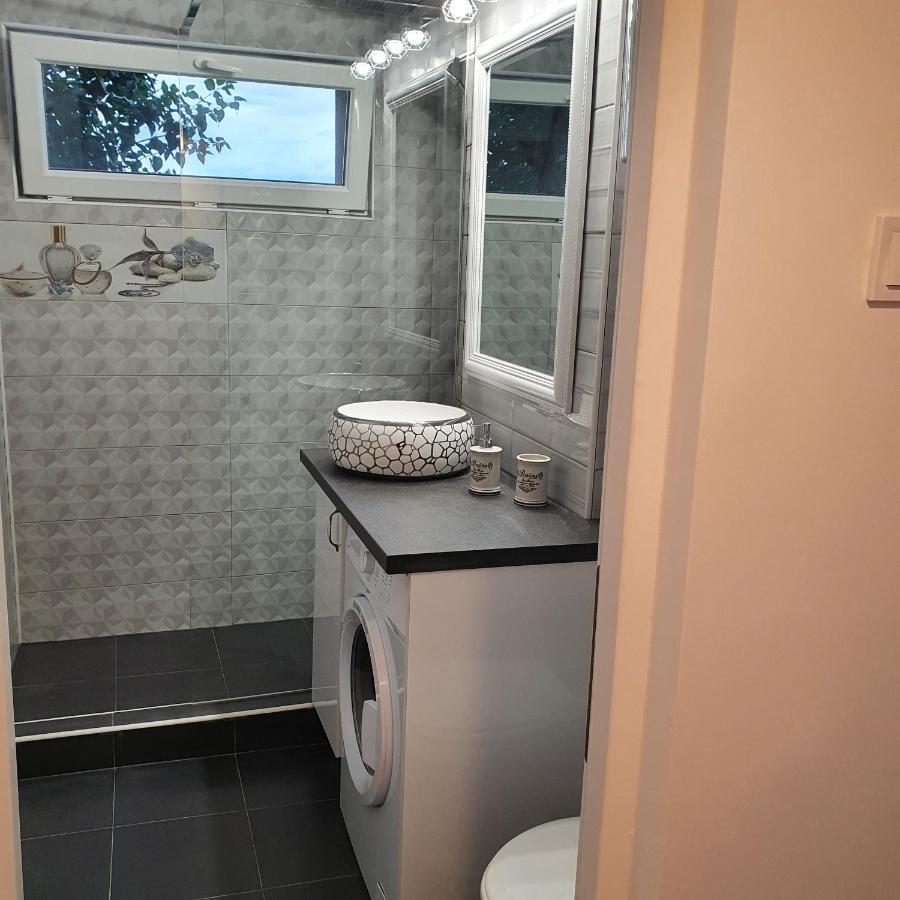 Sendy Apartment Orşova Екстериор снимка