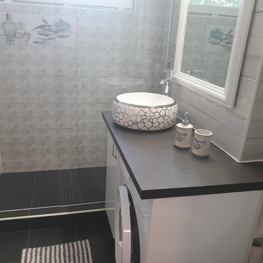 Sendy Apartment Orşova Екстериор снимка