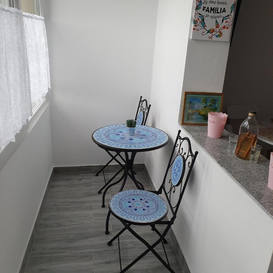 Sendy Apartment Orşova Екстериор снимка