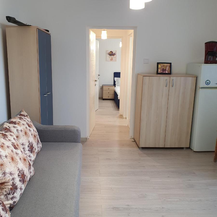 Sendy Apartment Orşova Екстериор снимка