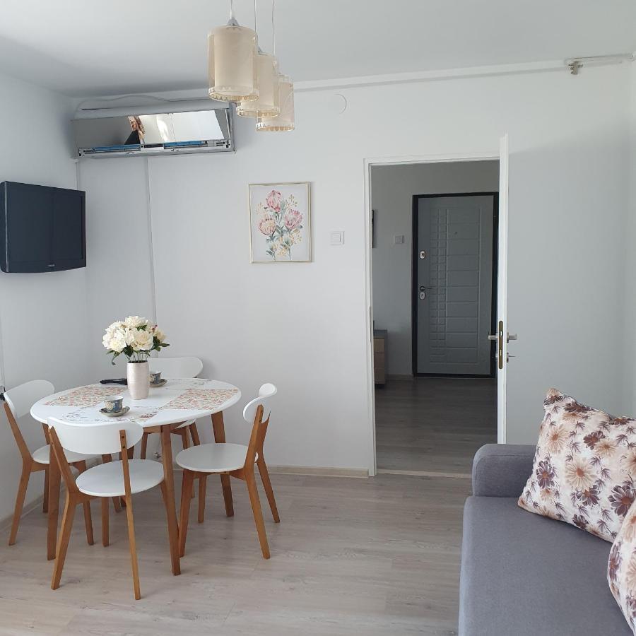 Sendy Apartment Orşova Екстериор снимка